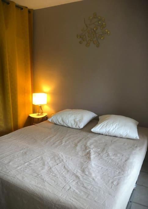 Studio Cabine Climatise 800 M De La Plage Et Des Commerces Bormes-les-Mimosas Dış mekan fotoğraf