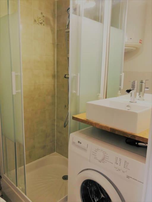 Studio Cabine Climatise 800 M De La Plage Et Des Commerces Bormes-les-Mimosas Dış mekan fotoğraf