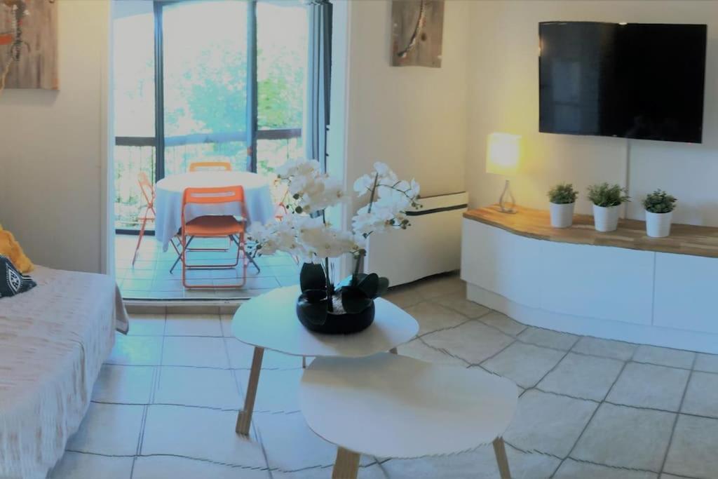Studio Cabine Climatise 800 M De La Plage Et Des Commerces Bormes-les-Mimosas Dış mekan fotoğraf